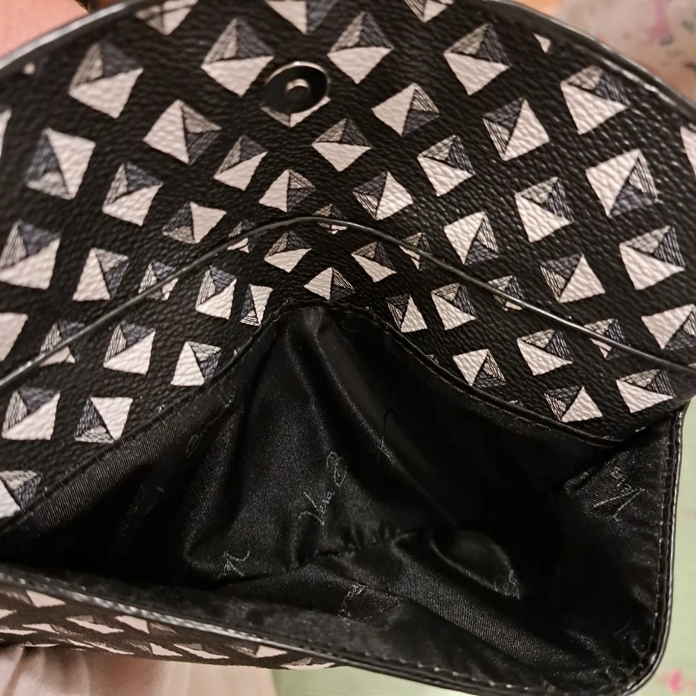 EUC Vera Bradley Black & White Leather Geometric Tassel Casual Wristlet Bag